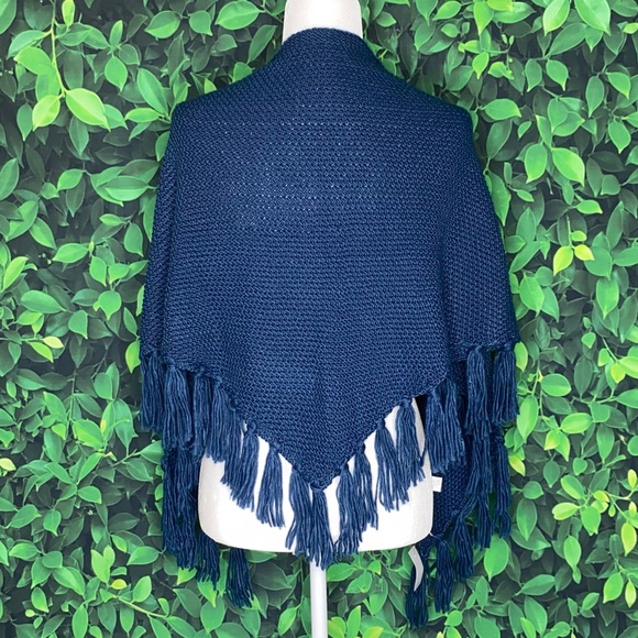 LOFT Accessories - ANN TAYLOR LOFT NAVY BLUE KNIT SHAWL W/ TASSELS · NWT